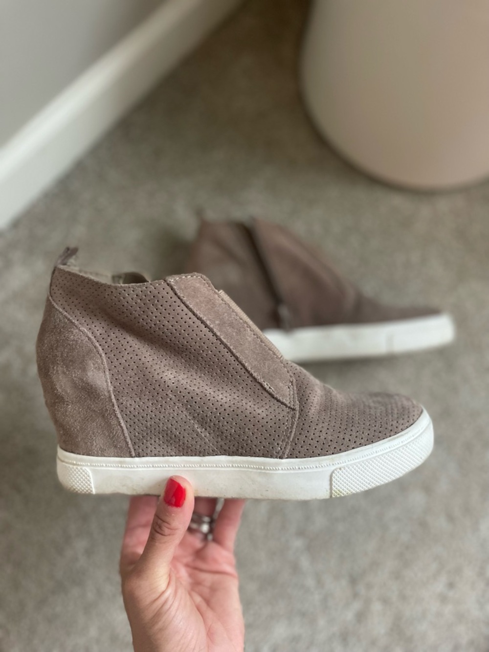 Steve Madden Wedge Sneaker in Taupe Suede
